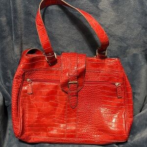 Elegant Red Crocodile-Embossed Shoulder Bag